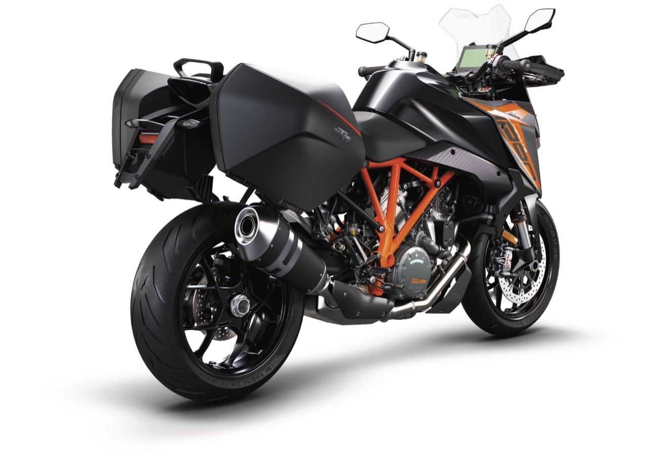 Aprilia Tuono V4 VS KTM 1290 Super Duke GT: la SFIDA delle hypernaked!